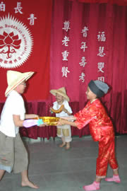 94�~�k�ɷq�Ѹ`�G�ϤT